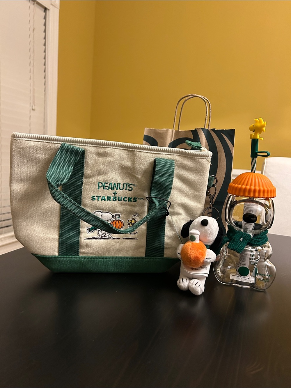 Starbucks + Peanuts collection gift set . Snoopy glass cup tote key chain
